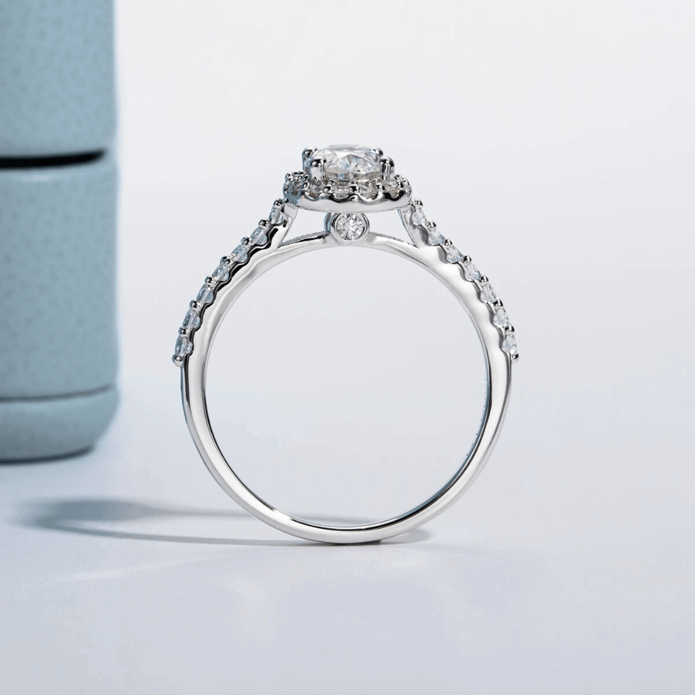 Anel Prata 925 Solitário Moissanite Corte Oval Cravejado