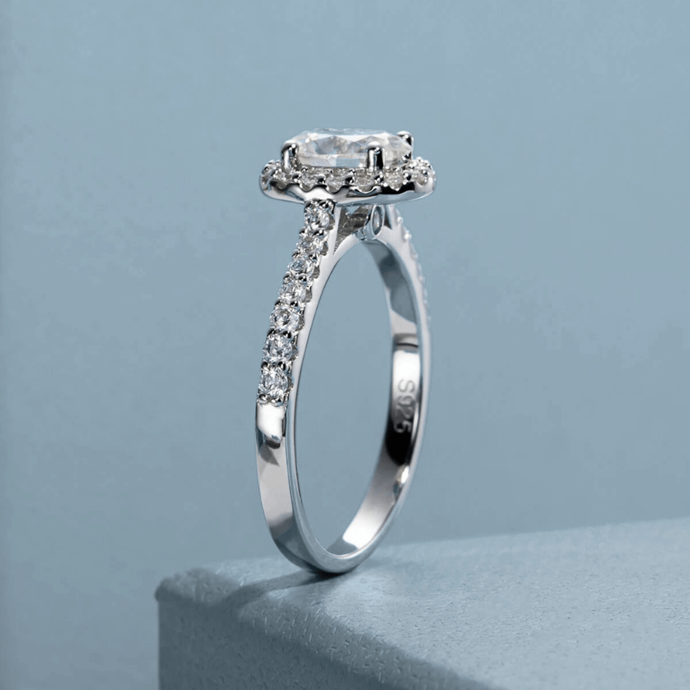 Anel Prata 925 Solitário Moissanite Corte Oval Cravejado