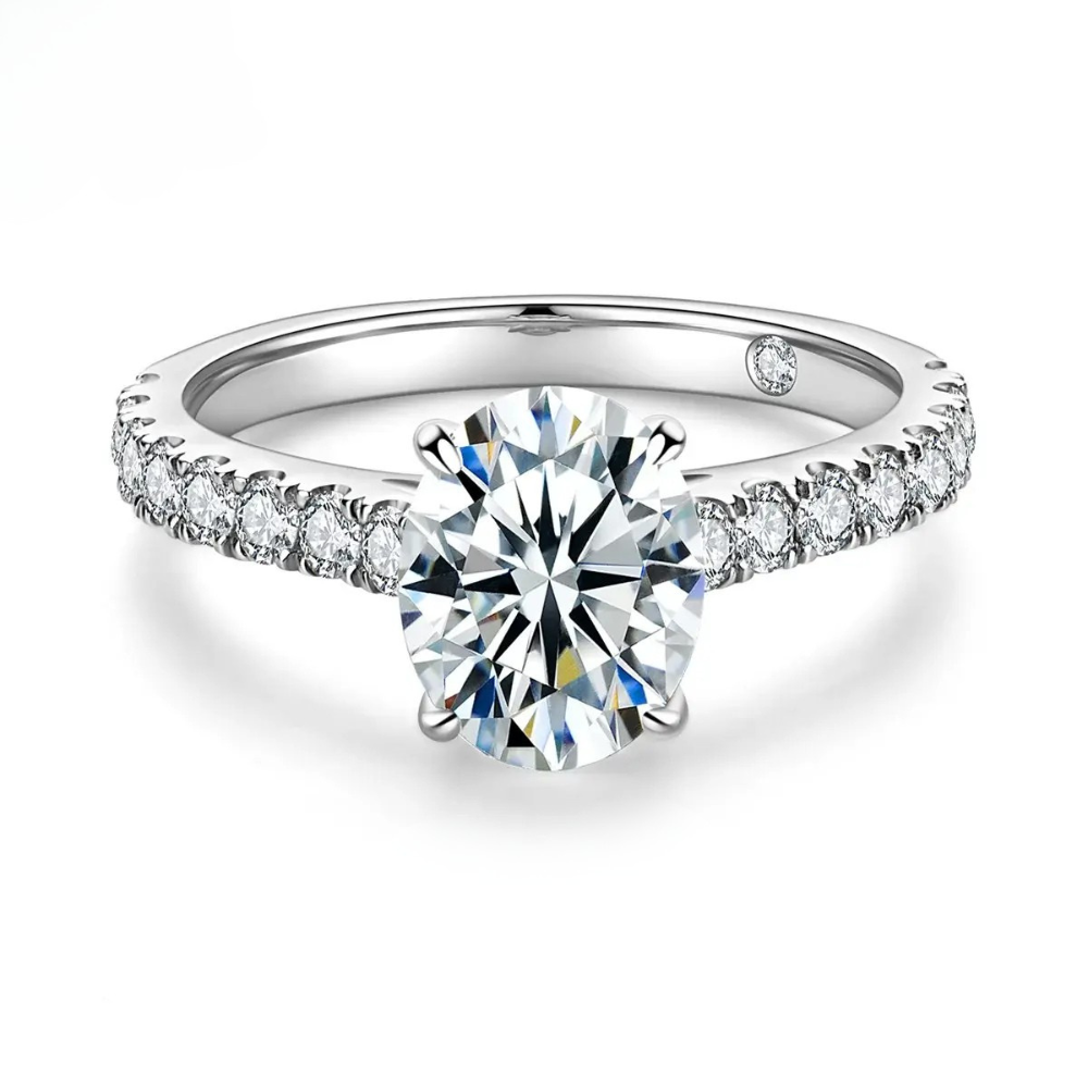 Anel Prata 925 Solitário Moissanite Corte Oval Cravejado