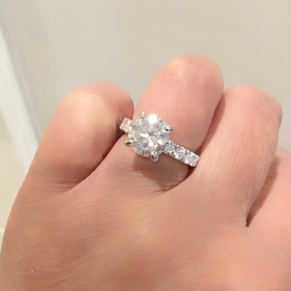 Anel Prata 925 Solitário Moissanite Cravejado