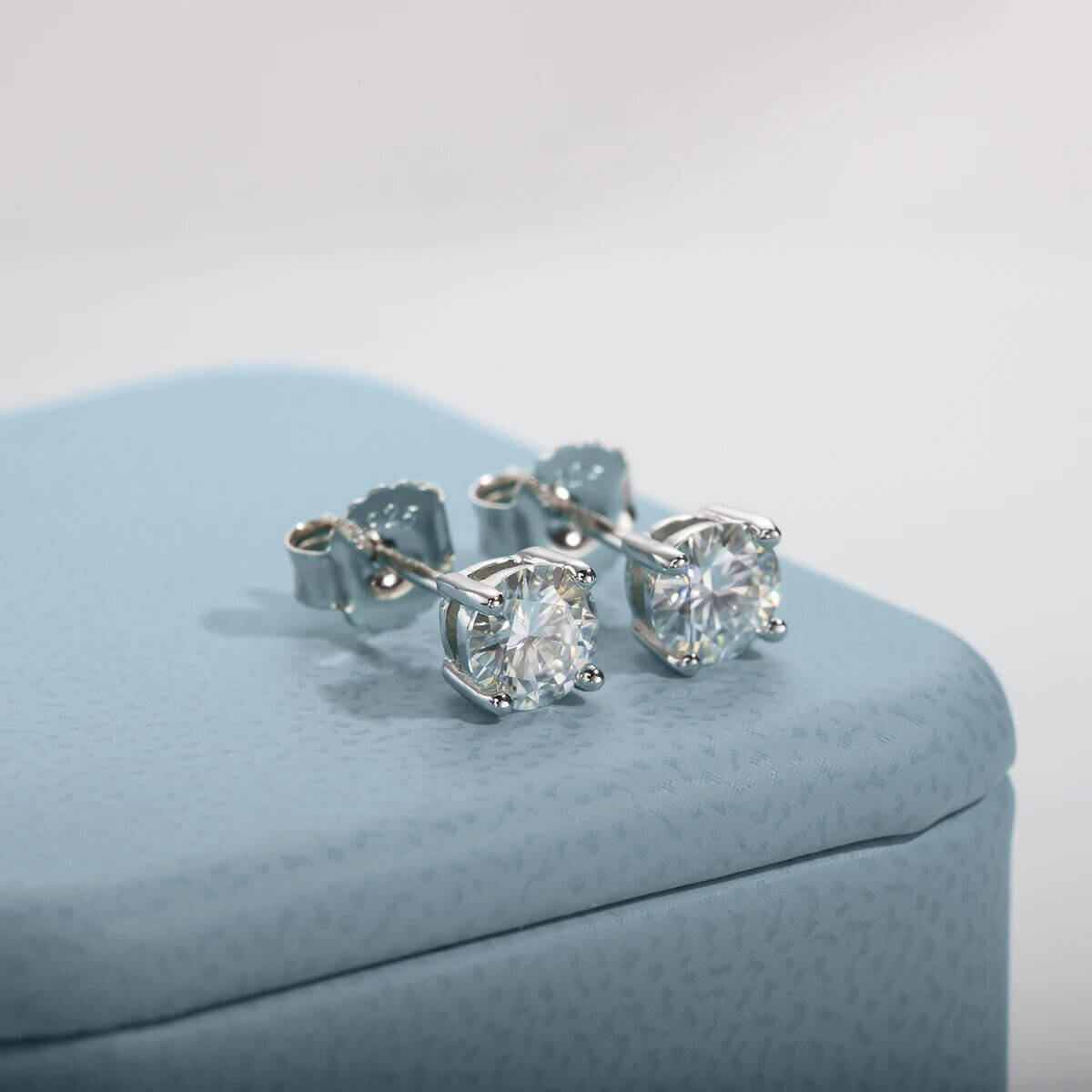 Brinco Prata 925 Moissanite Ponto de Luz Delicado