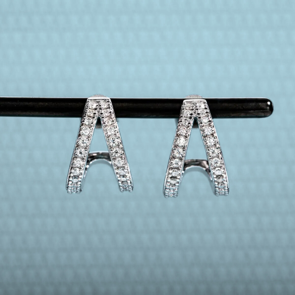 Brinco Prata 925 Moissanite V Cravejado